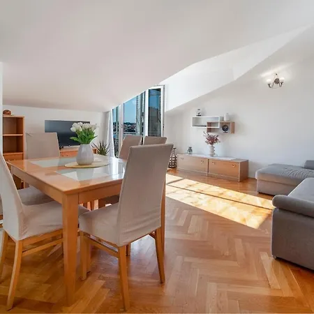 Keta Seaview Parking *